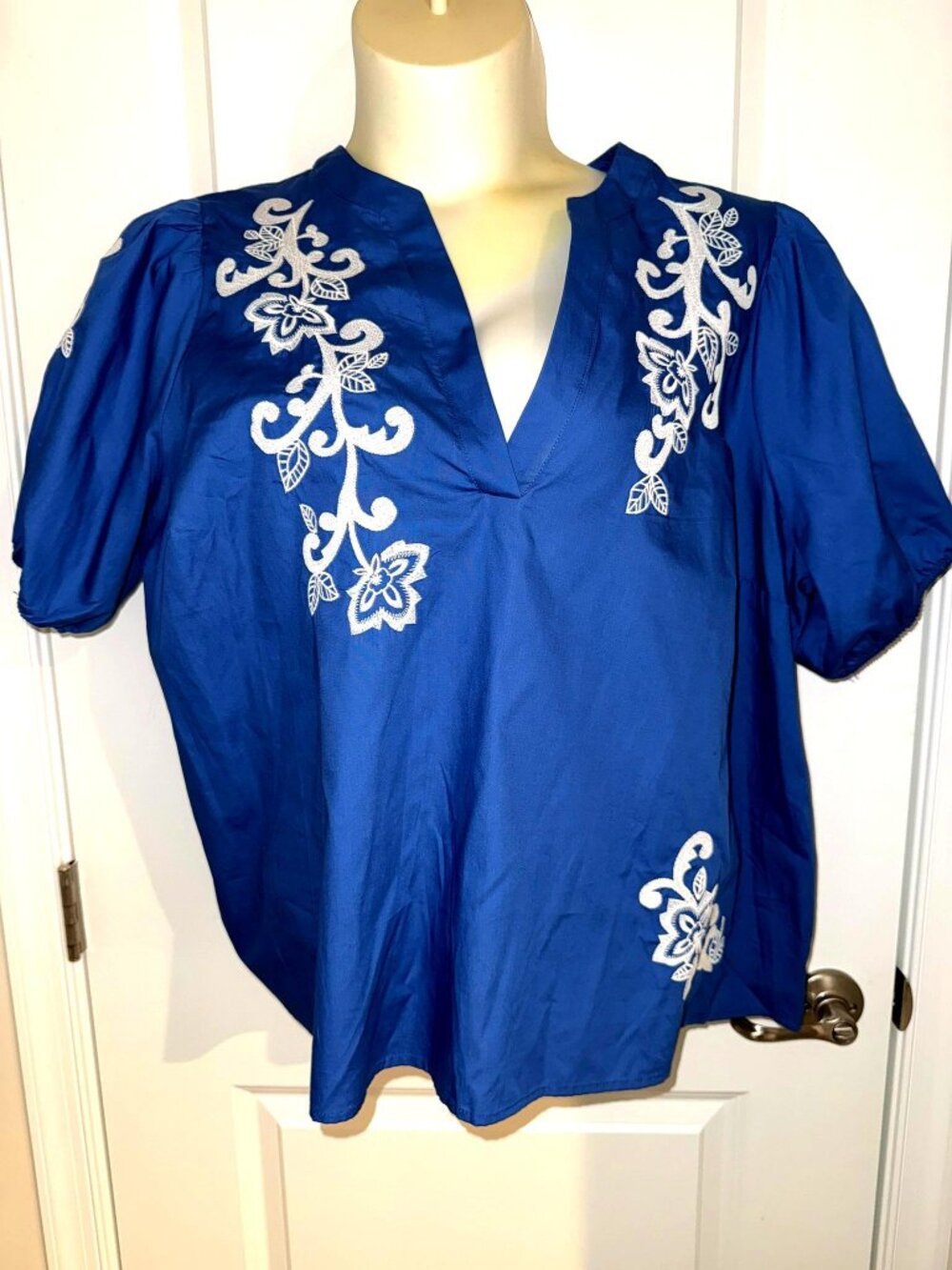 Torrid Blue Embroidered Boho Peasant Top White Floral Detail NWT Size 20-22